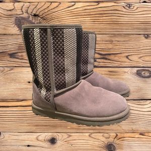 Grey UGG boots.